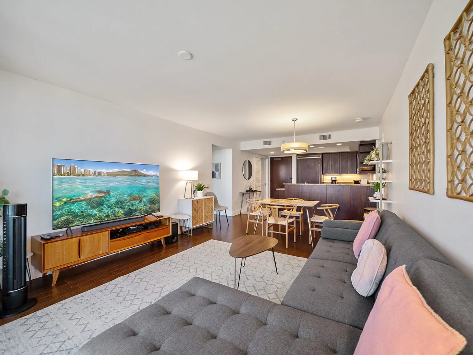 2 bed, 2.0 bath, 1108 sqft, $6,101 — Photo 2