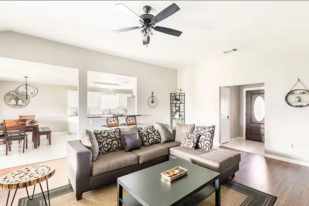 3 bed, $5,000 — Photo 2