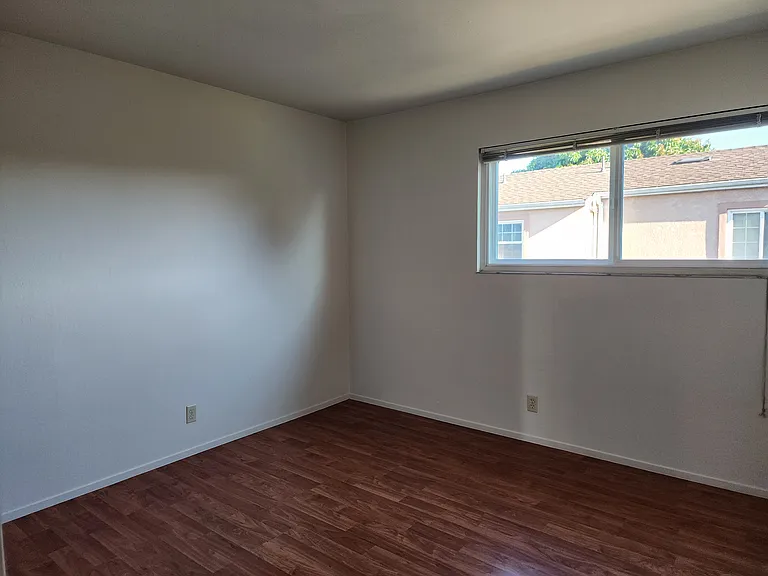 16445 Kent Ave #G — Photo 20