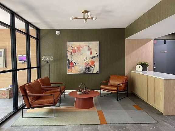4th image of 452 W Oakdale Ave #3