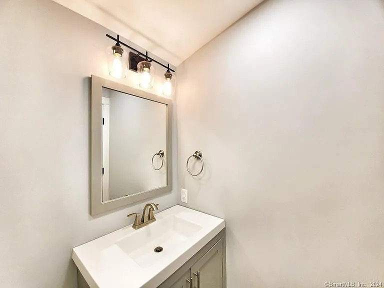 5 Isaacs St #3A — Photo 8