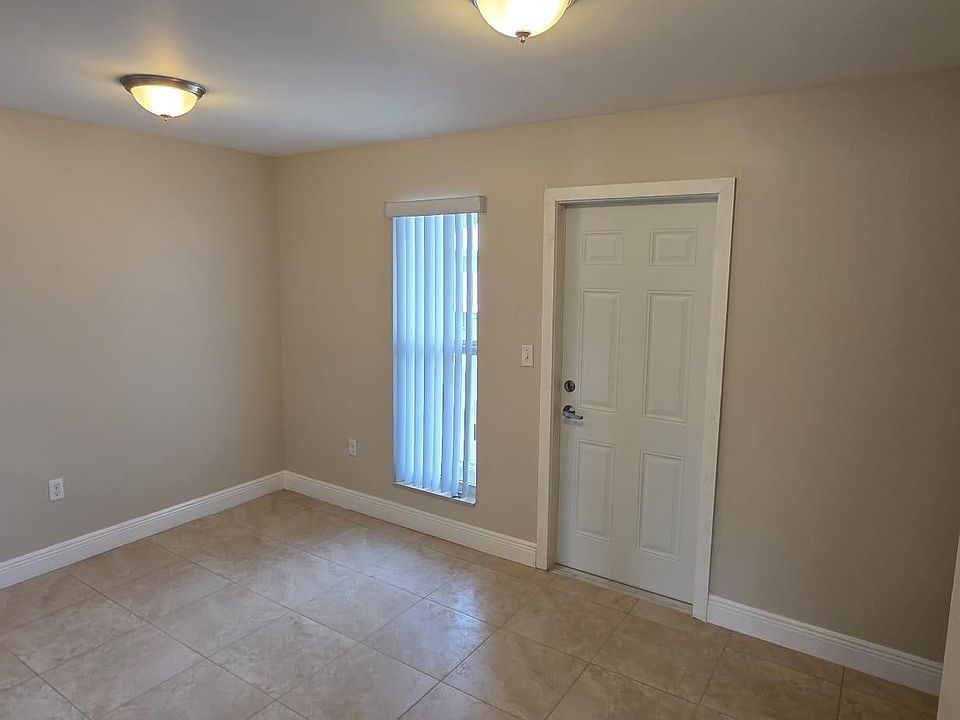 1st image of 1940 NW 4th Ct APT 14