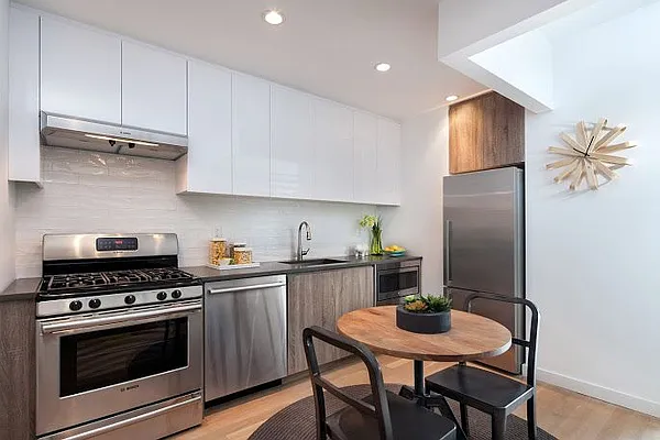 Rented by Greystar | media 27