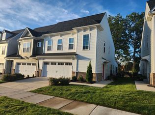 460 Randolph View Dr, Midlothian, VA 23114