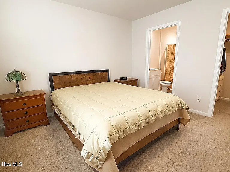 209 Ashworth Dr — Photo 4