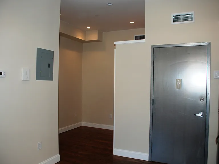 945 2nd Ave #3 — Photo 4