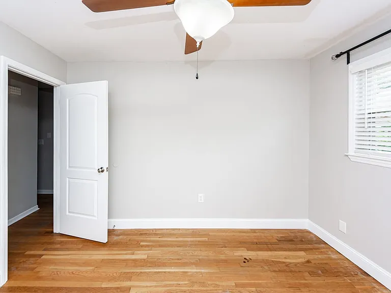 838 Fred St — Photo 36
