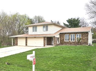 2600 Creek View Rd, Aurora, IL 60506