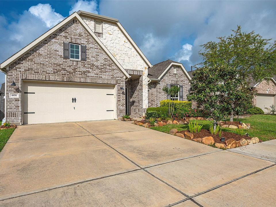 1st image of 1851 Belle Pl