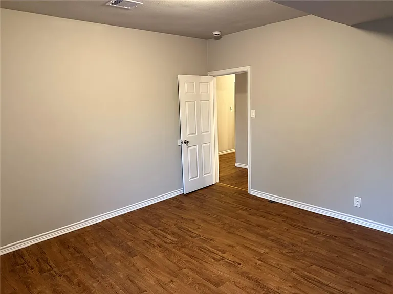 1934 Austin Ave — Photo 18