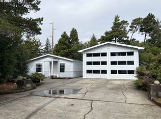 114 Pine Tree Loop, Florence, OR 97439