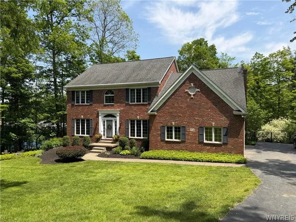 914 Underhill Rd, East Aurora, NY 14052