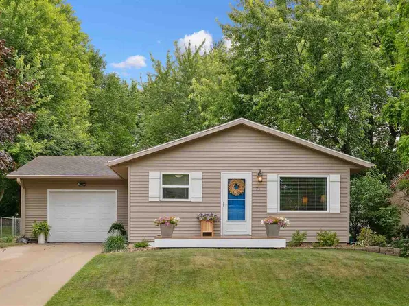 75 Birch Ct, North Liberty, IA 52317