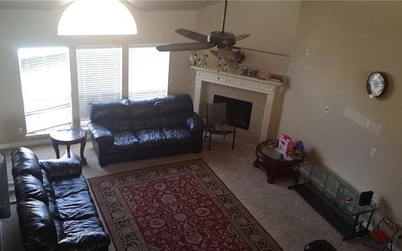 5th image of 1104 Pleasanton Dr