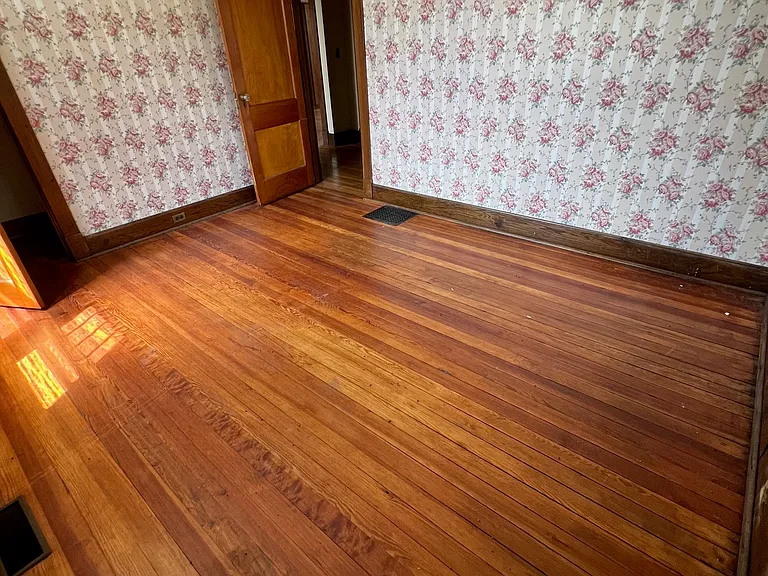 802 W Franklin St — Photo 4
