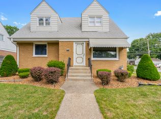 17557 Burnham Ave, Lansing, IL 60438