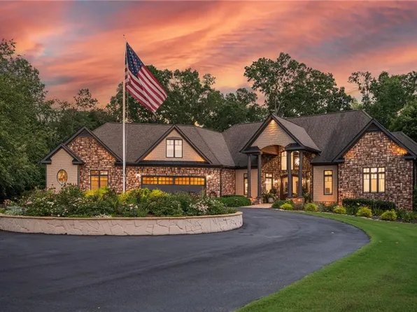 24 Starlight Dr, Cartersville, GA 30121