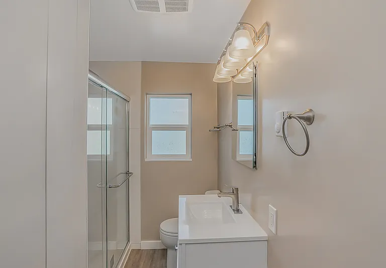 1732 Dexter Ave N — Photo 10