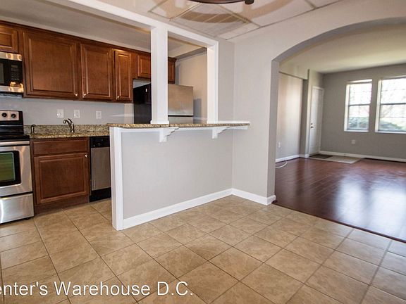 3rd image of 1813 N Queens Ln APT 154
