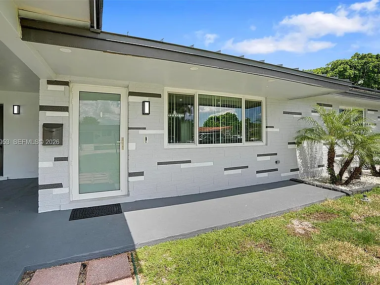 8891 NW 11th St — Photo 31