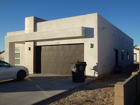 2nd image of 1042 E San Luis Ln