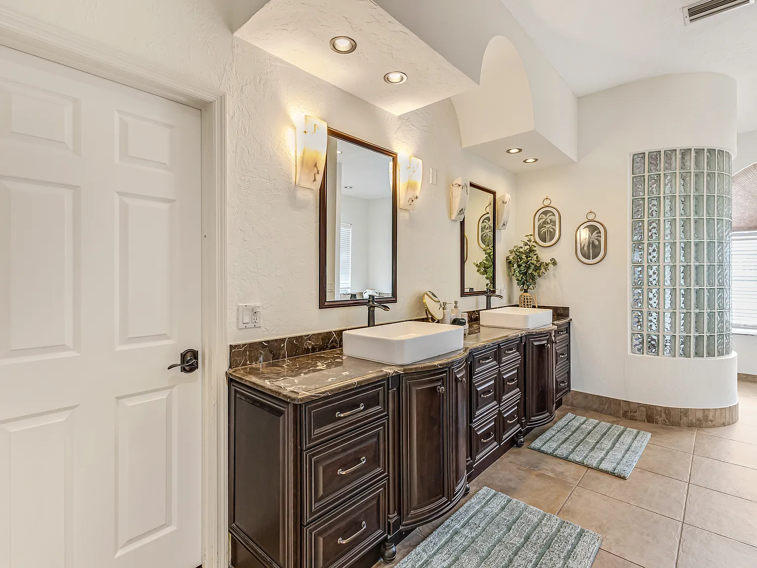 6 bed, 6123 sqft, $37,000 — Photo 4