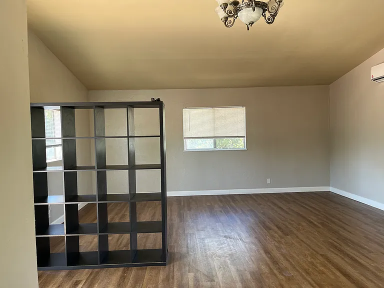 826 Birch Ave #C — Photo 2
