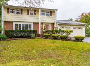 39 Fielek Ter, Parlin, NJ 08859