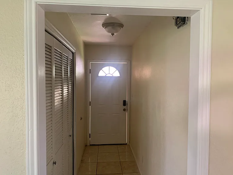 198 Applewood St — Photo 3