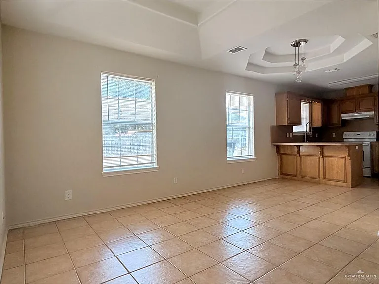 2113 W Carlos Dr — Photo 6