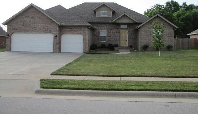 1st image of 200 N Sparrow Ln