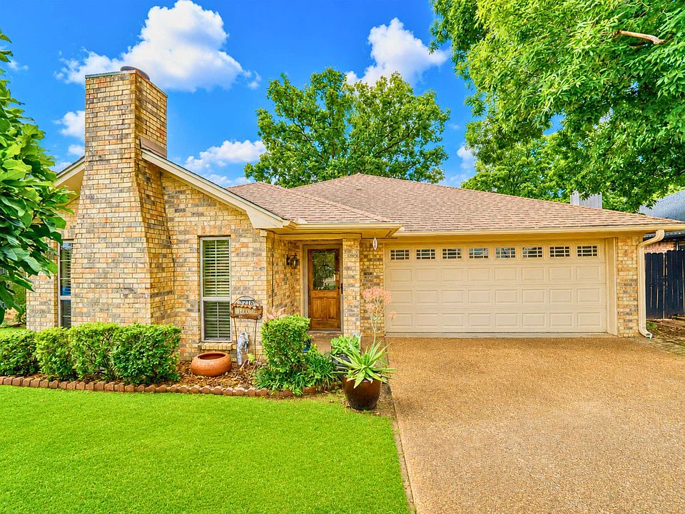 1st image of 2706 Woodhaven Ct