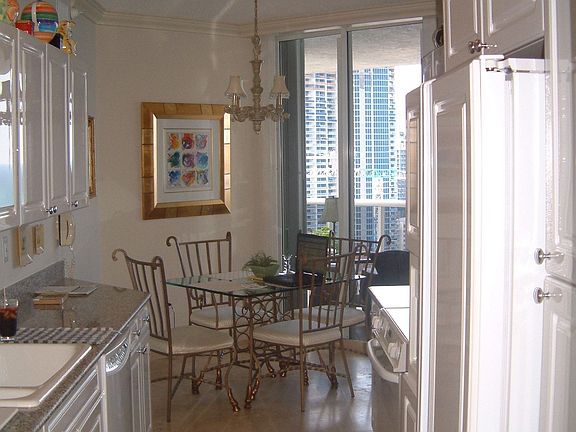 Kitchen with Eat-in Area