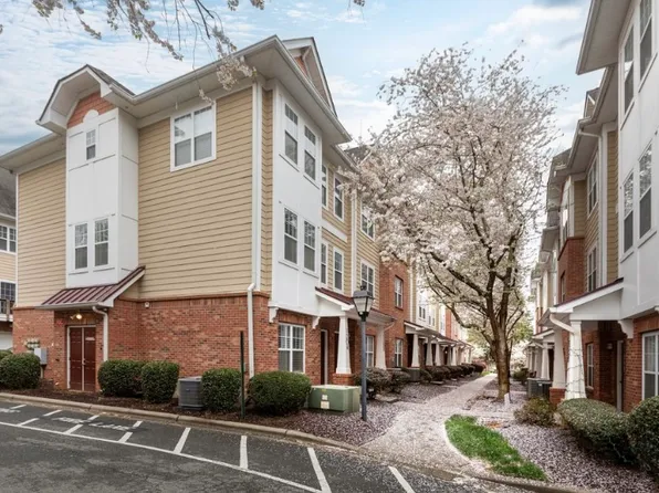 1204 Taliesin Ct, Charlotte, NC 28204