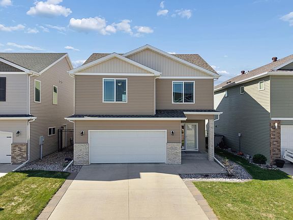 4th image of 947 30th Ave W