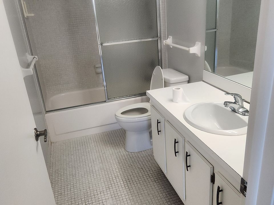 1st image of 4158 Inverrary Dr APT 511