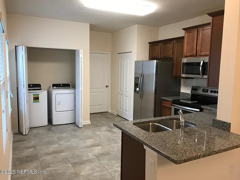663 Servia Dr — Photo 7