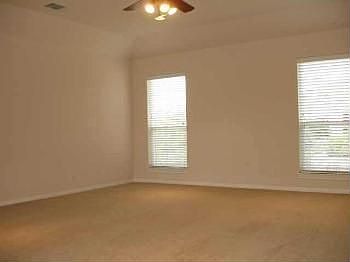 4th image of 12 Torrington Ln