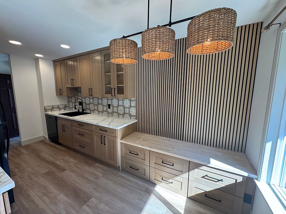 Built in seating area / storage