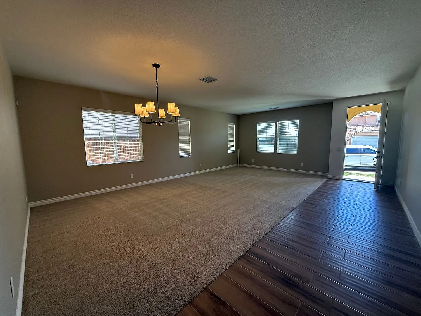 Hesperia-Mission Crest Home, Beautiful 3 Bedrooms, 2 Bathrooms — Photo 2
