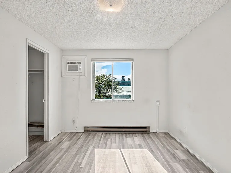 1717 E Mission Ave — Photo 11