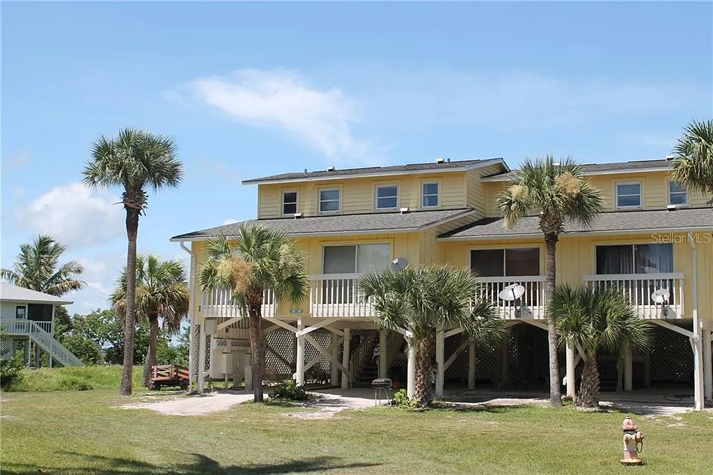 2 bed, 946 sqft, $6,200 — Photo 1
