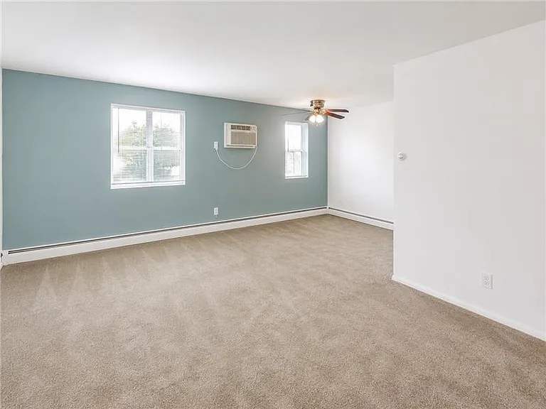Hyde Park Apartment Homes — Photo 15