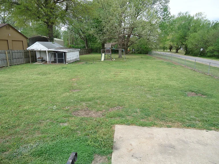 5692 N Lewis Ave — Photo 13