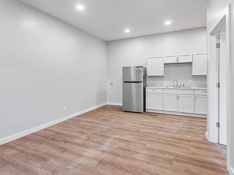 226 Main St — Photo 3