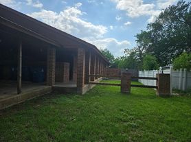 16 N Avenue A, Elgin, TX