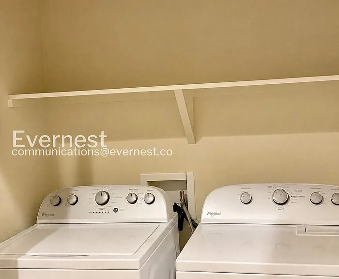 9086 E Phillips Ln — Photo 9