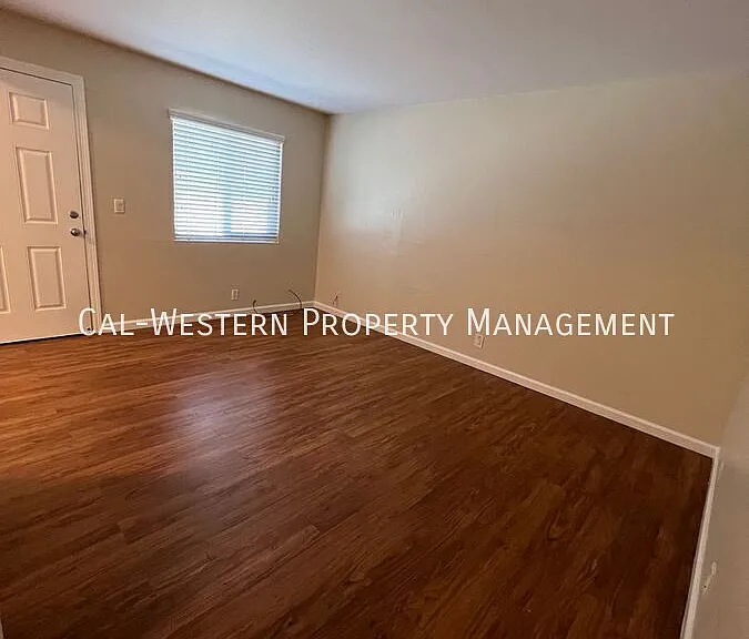 280 N 8th St #4 — Photo 6
