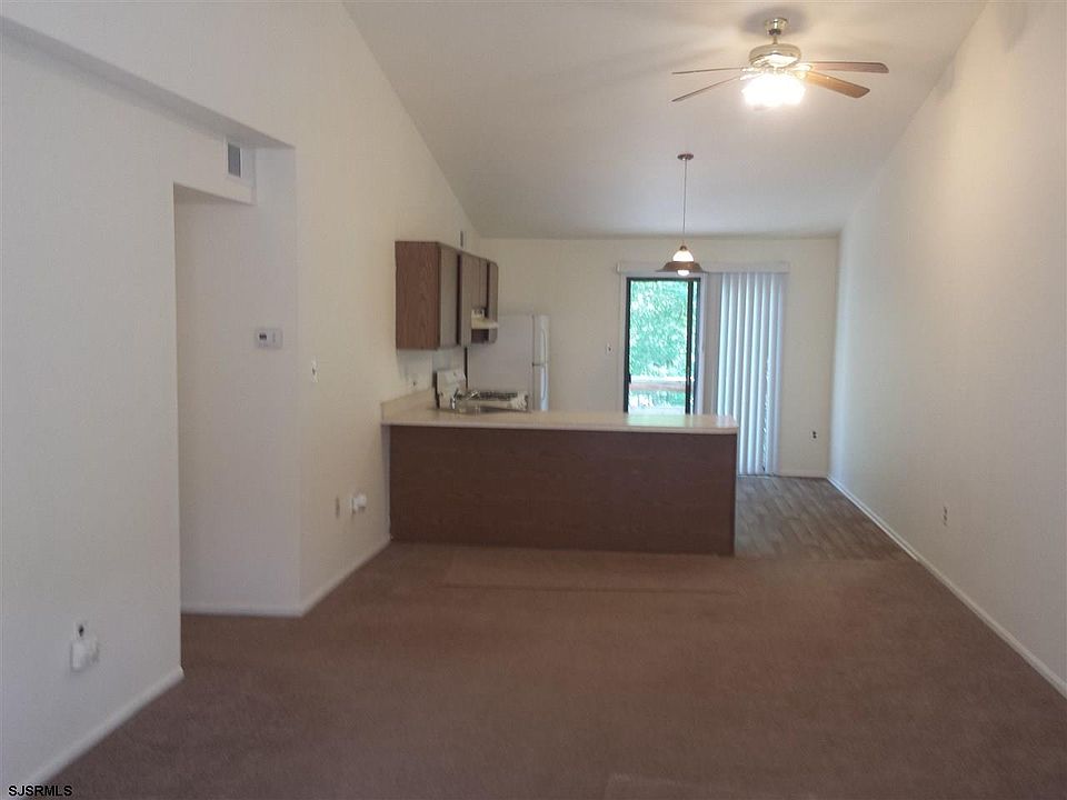 2nd image of 4418 Yorktown Pl