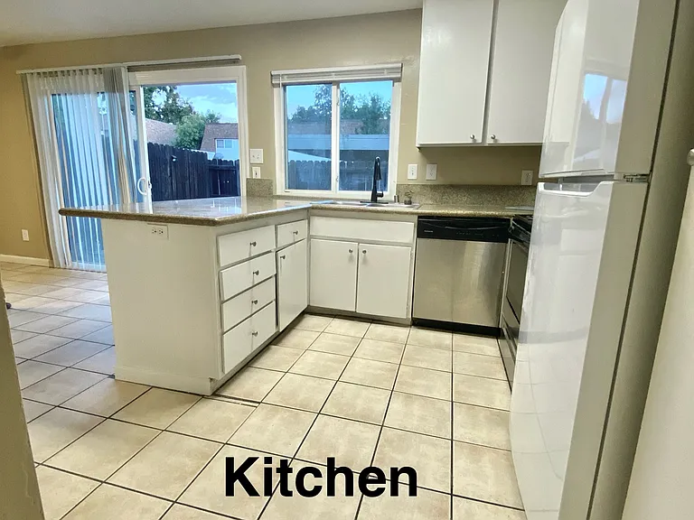 7708 La Mancha Way — Photo 7